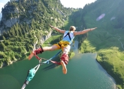 开云体育直播-赛道上的心跳，霍勒迪在F1街道赛之夜的决胜时刻