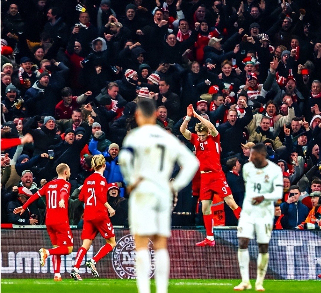 关于莱比锡红牛血洗葡萄牙，阿尔瓦雷斯统治全场的信息