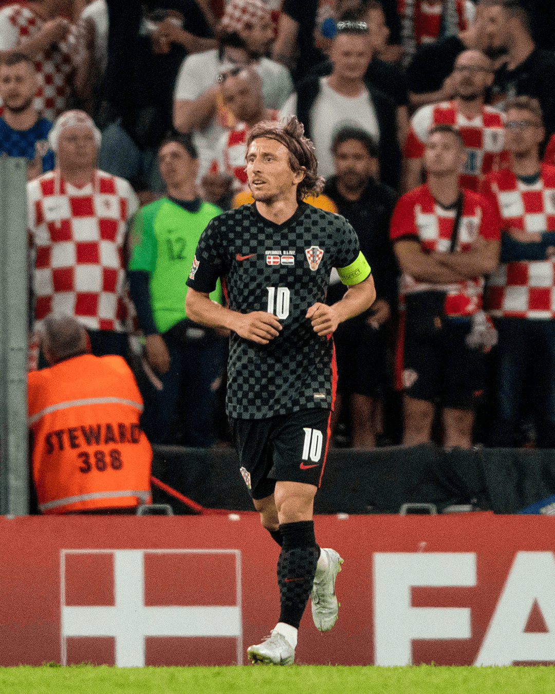 丹麦碾压加拿大，科瓦契奇惊艳世界的简单介绍