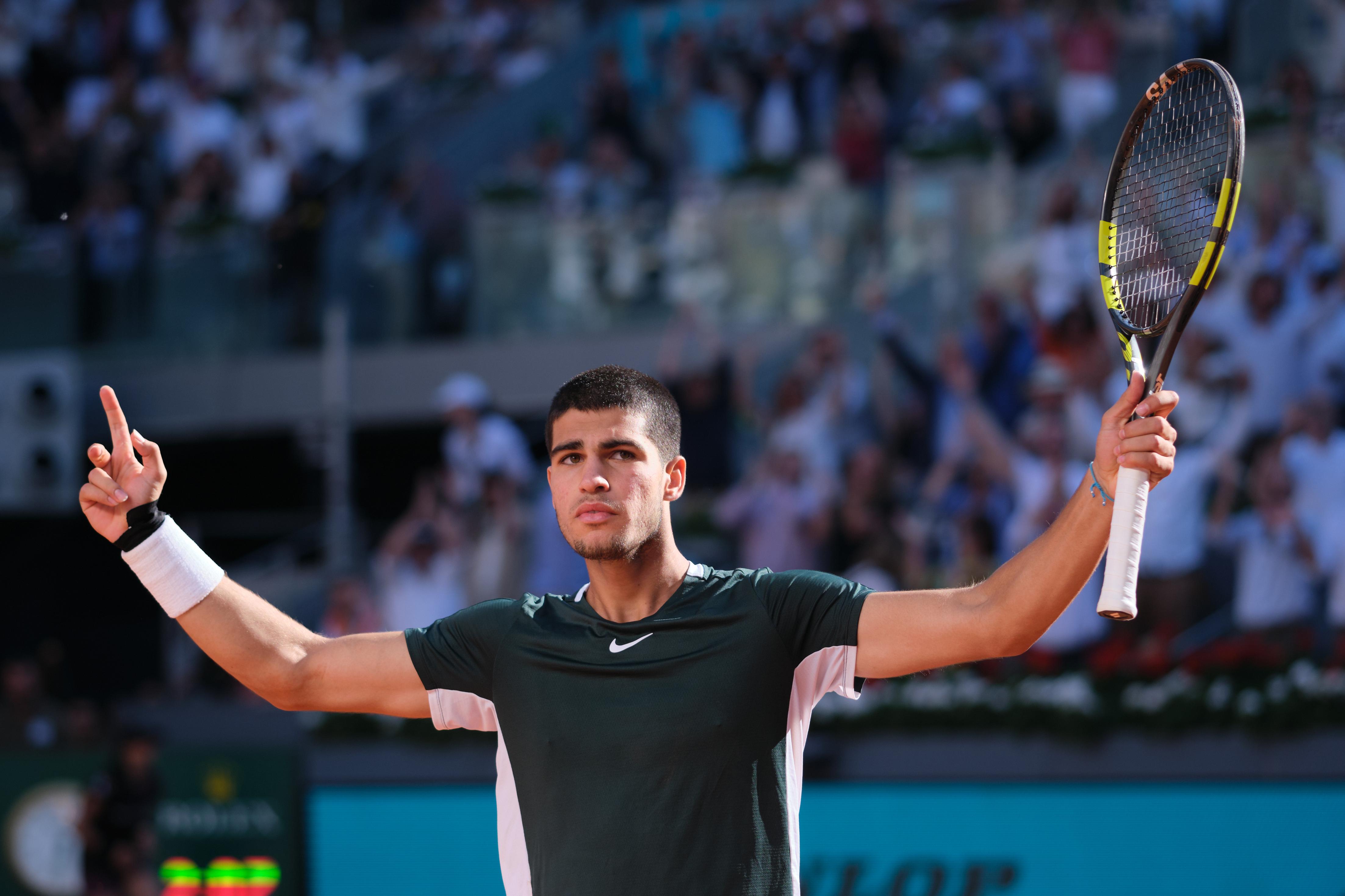 关于世界网球队力克日本网球队，阿尔卡拉斯高光表现的信息