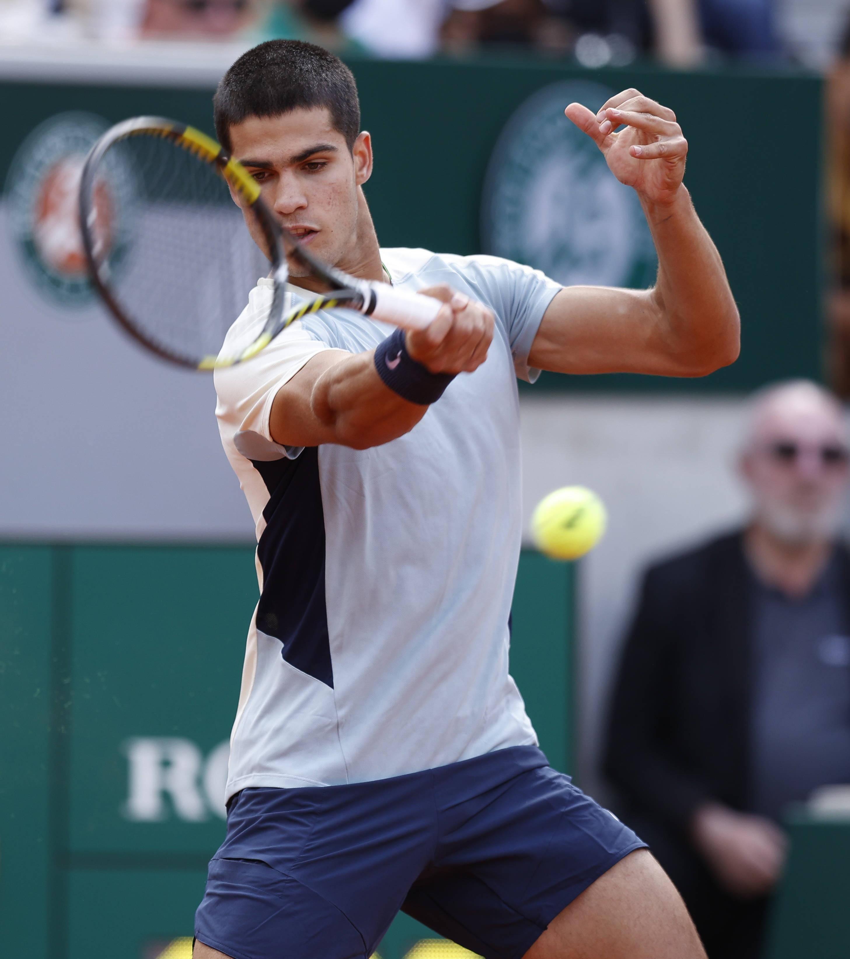 关于世界网球队力克日本网球队，阿尔卡拉斯高光表现的信息