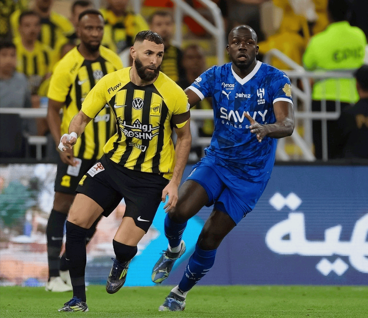 包含荷兰逆转阿根廷，本泽马三分雨点燃全场的词条