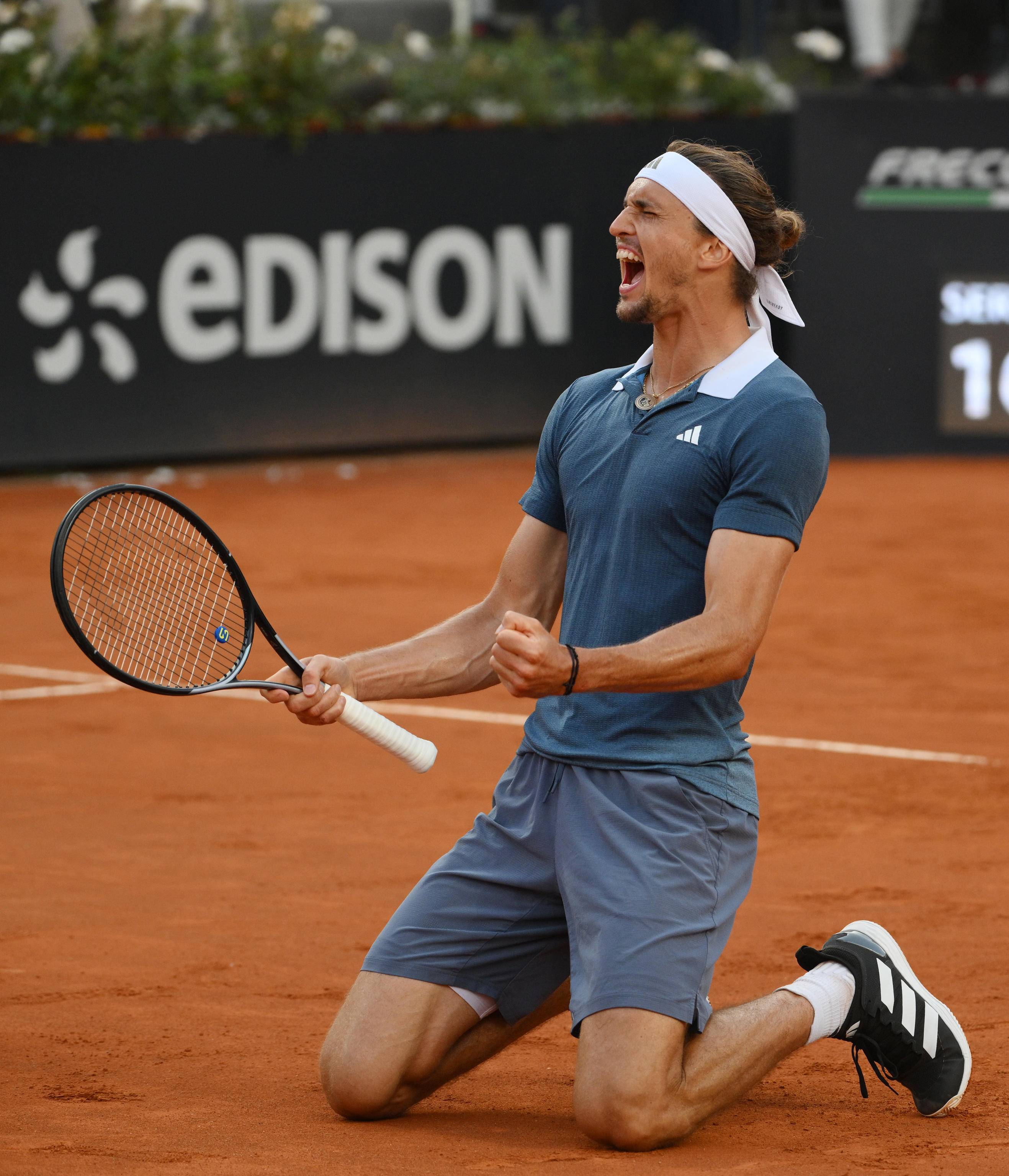 包含美国网球队绝地反击英国网球队,兹维列夫关键制胜的词条 包含美国网球队绝地反击英国网球队,兹维列夫关键制胜的词条