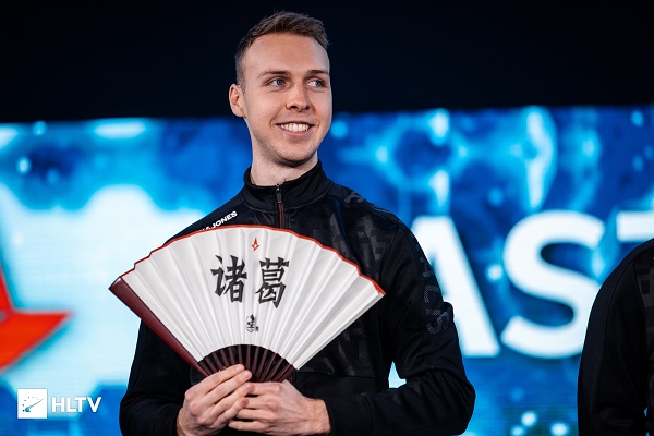 100T险胜Astralis,Chovy关键制胜 100T险胜Astralis,Chovy关键制胜