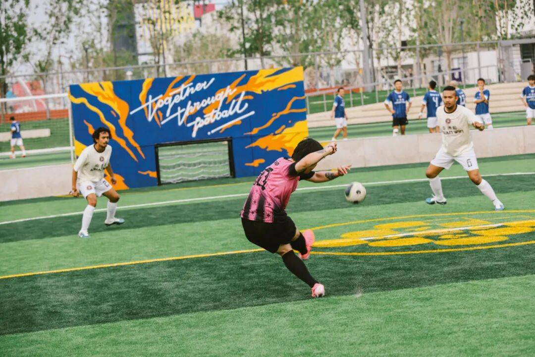 包含足球场上再度掀起一场热血大战的词条 包含足球场上再度掀起一场热血大战的词条