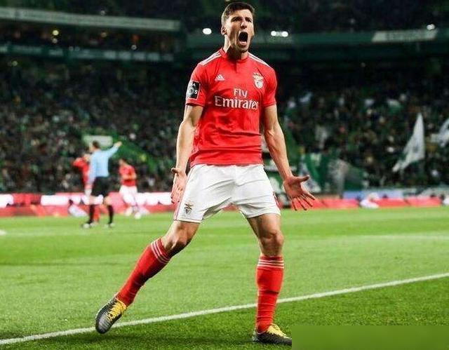 关于防线稳固攻势出色,罗德里在场外注入动力的信息 关于防线稳固攻势出色,罗德里在场外注入动力的信息