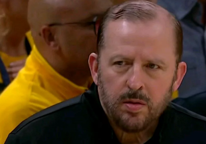 双方激烈对抗，裁判被指控误判的简单介绍